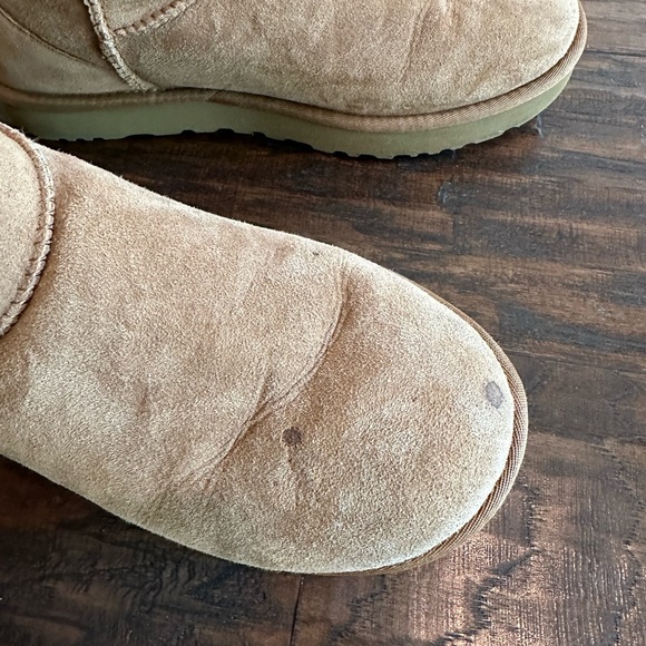 Women’s Ugg Classic Mini II boots - Picture 2 of 7